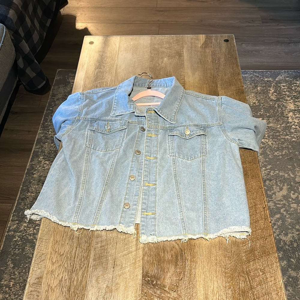 Light weight jean jacket. Material is 75% cotton, 20% polyester, and 5% spandex.